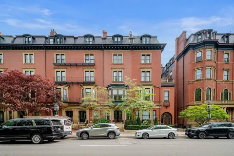 $1,695,000 | 34 Commonwealth Avenue, Unit 4, Boston, MA 02116