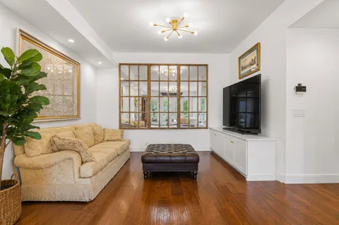 $1,999,900 | 17 Hedgebrook Way, The Hills, TX 78738