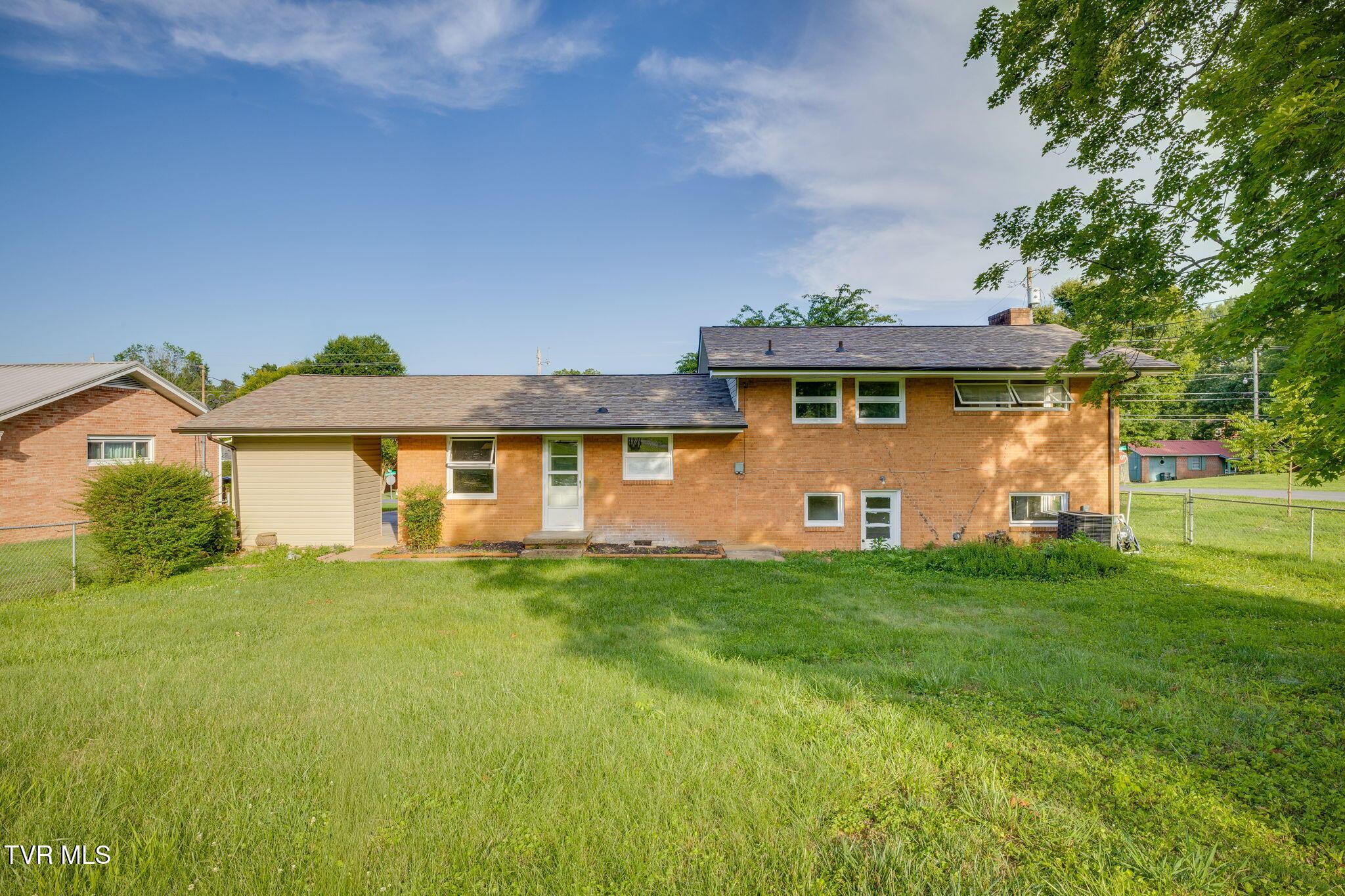 412 Colonial Heights Road Kingsport, TN 37663 - Photo 5 of 29 5