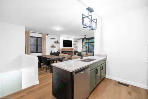 $674,900 | 1425 West Fillmore Street, Unit 1, Chicago, IL 60607