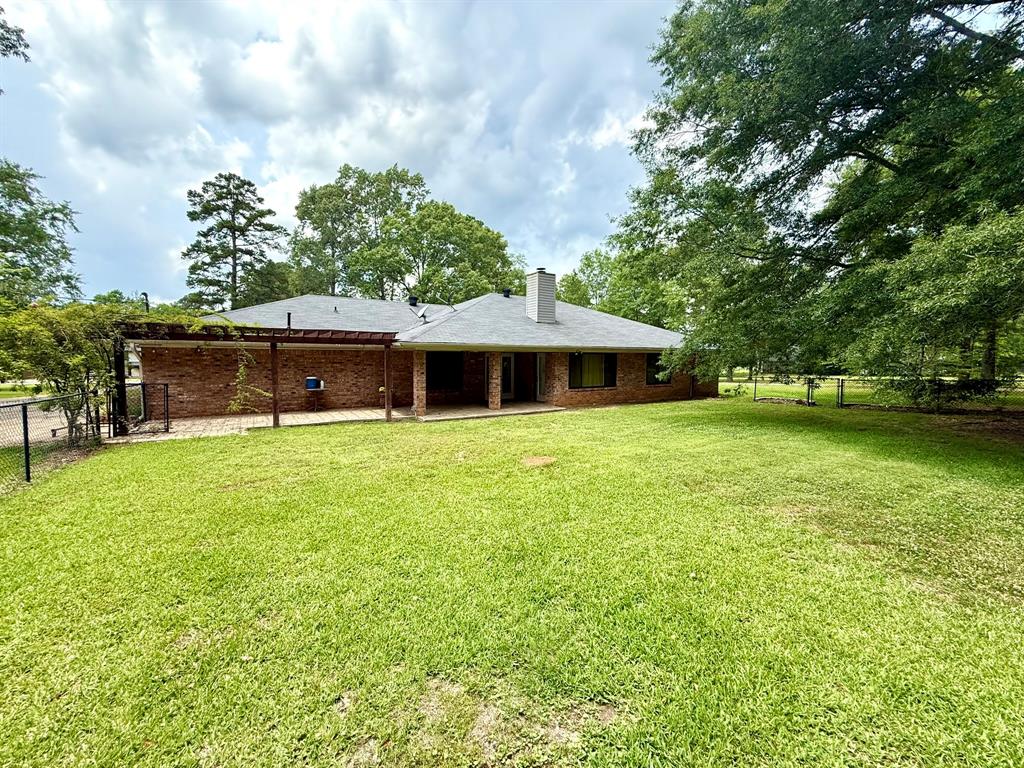 11535 Timber Ridge Drive Keithville, LA 71047 - Photo 31 of 39 a front view of a house with garden