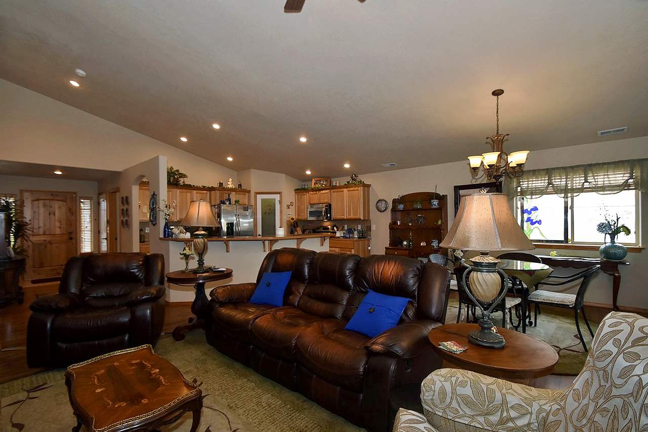 1226 North Blake Road Spokane Valley, WA 99216 - Photo 4 of 17