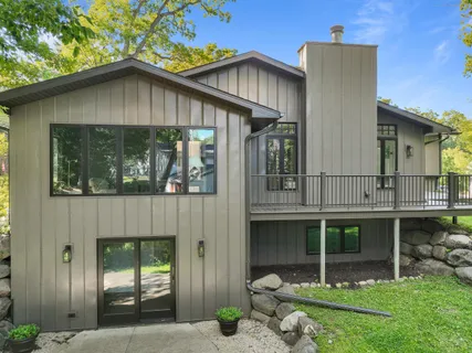 $1,795,000 | 853 Sauganash Drive, Fontana, WI 53125