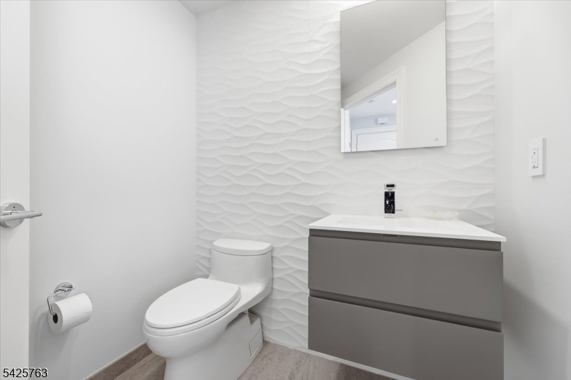 1201 Rio Vista Drive, Unit 1201 Mahwah, NJ 07430 - Photo 12 of 50