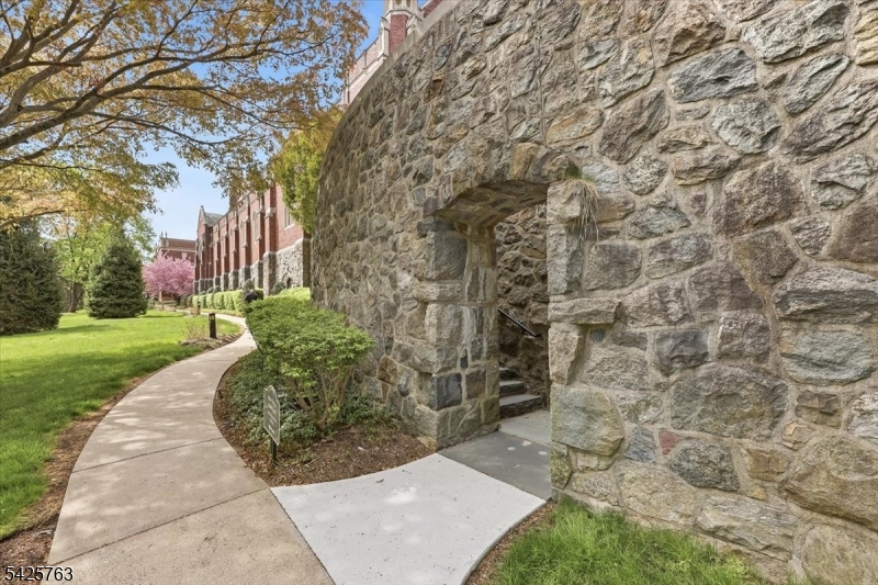 1201 Rio Vista Drive, Unit 1201 Mahwah, NJ 07430 - Photo 39 of 50