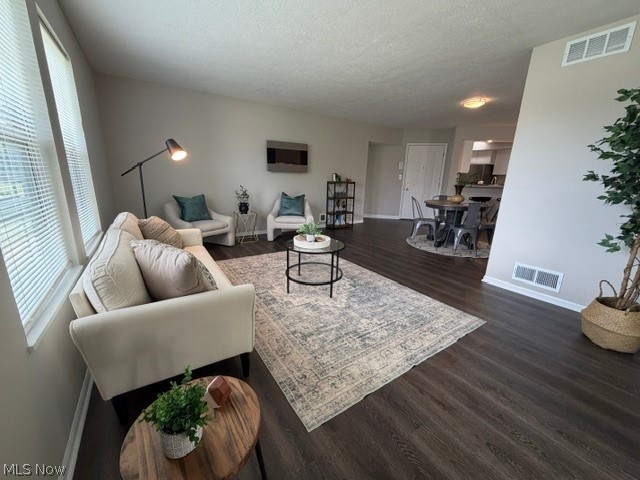 6745 Tippecanoe Road, Unit 2 Canfield, OH 44406 - Photo 3 of 23 Living room