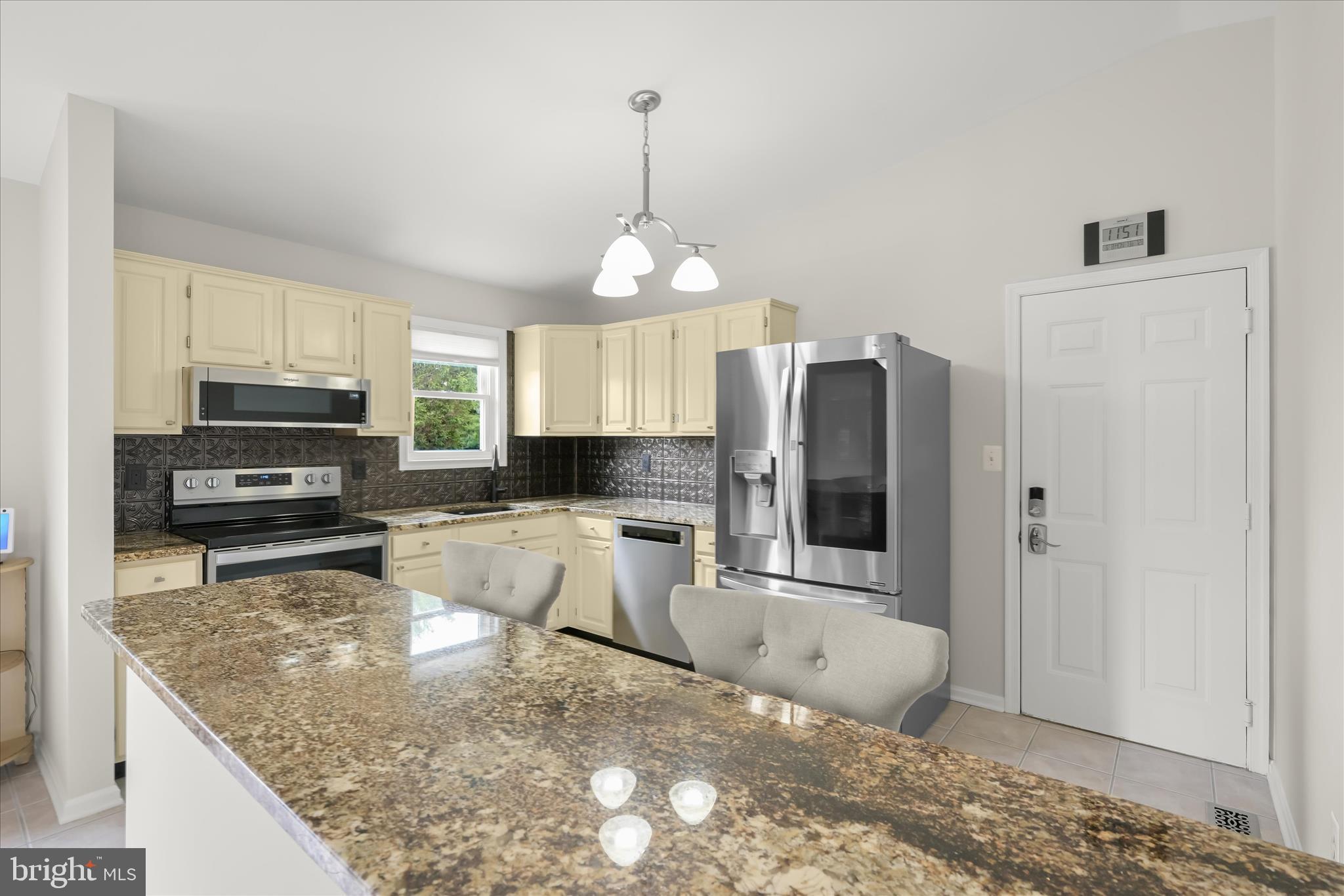 2661 Dotsons Ridge Road Mount Airy, MD 21771 - Photo 12 of 62 Eat-In Kitchen - Granite Countertops