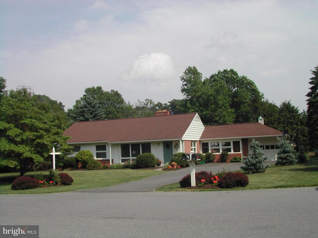819 Hillaire Road Lancaster, PA 17601 - Photo 1 of 14 Gallery Image 1
