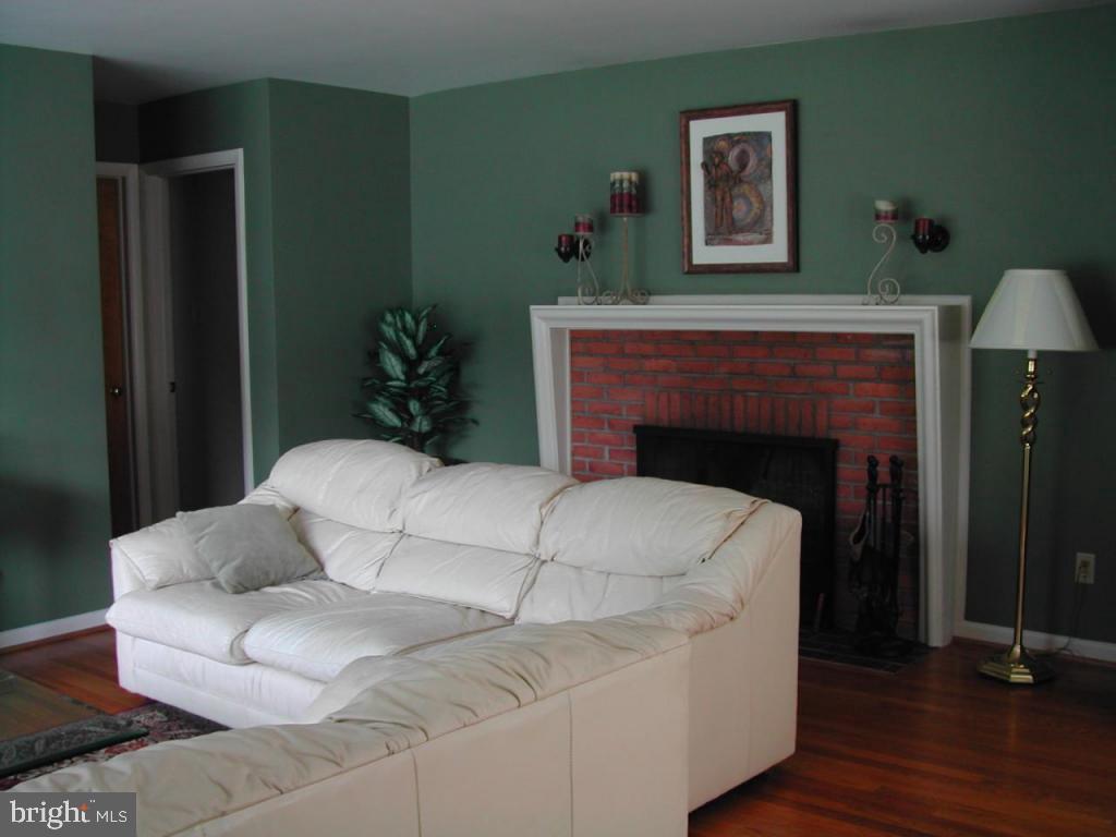 819 Hillaire Road Lancaster, PA 17601 - Photo 3 of 14 Gallery Image 3