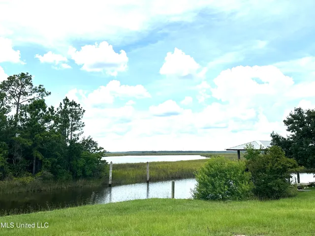 $570,000 | 314 Puunani Place, Diamondhead, MS 39525