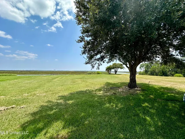 $570,000 | 314 Puunani Place, Diamondhead, MS 39525