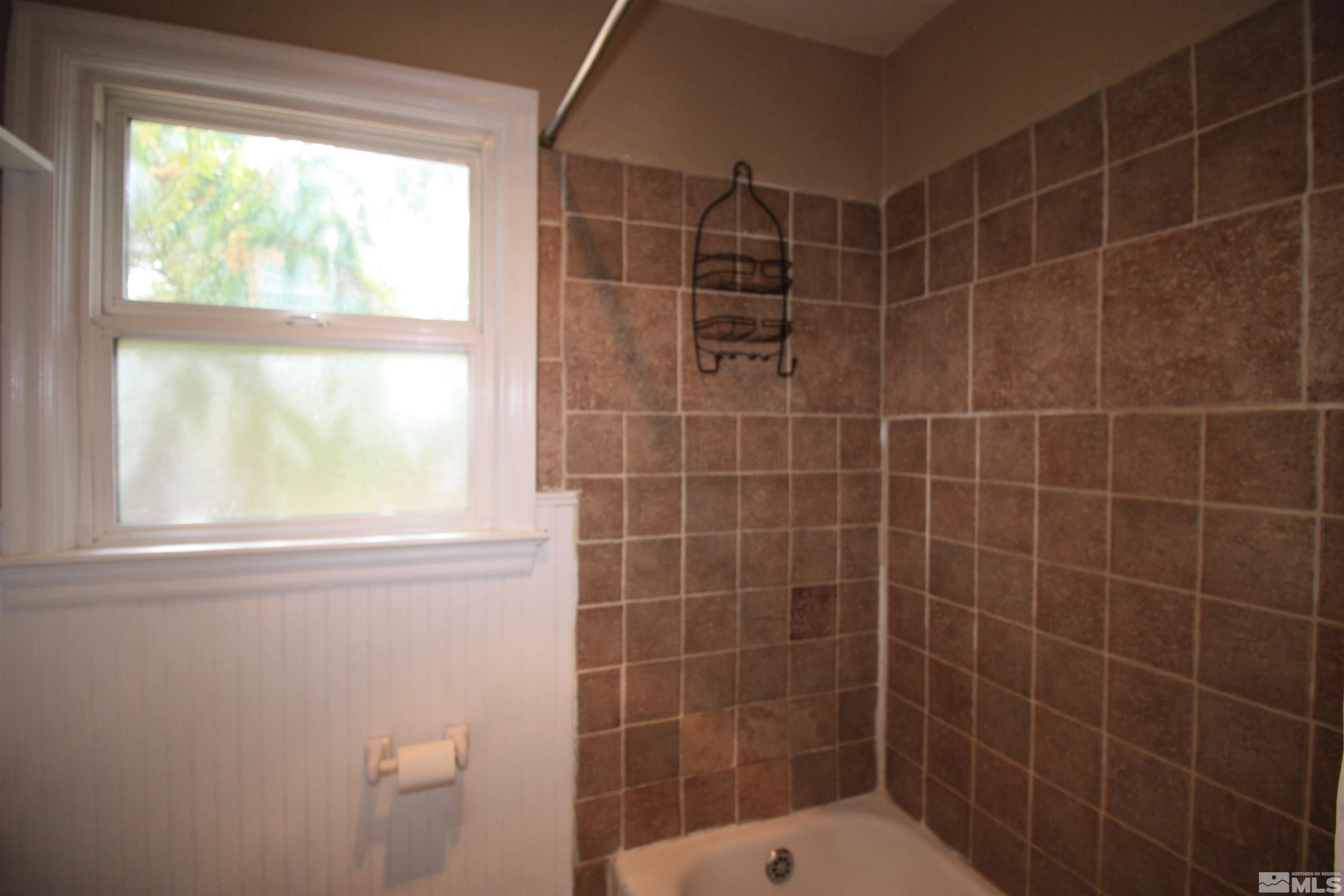 540 Toiyabe Street Reno, NV 89509 - Photo 14 of 29 a bathroom with a shower