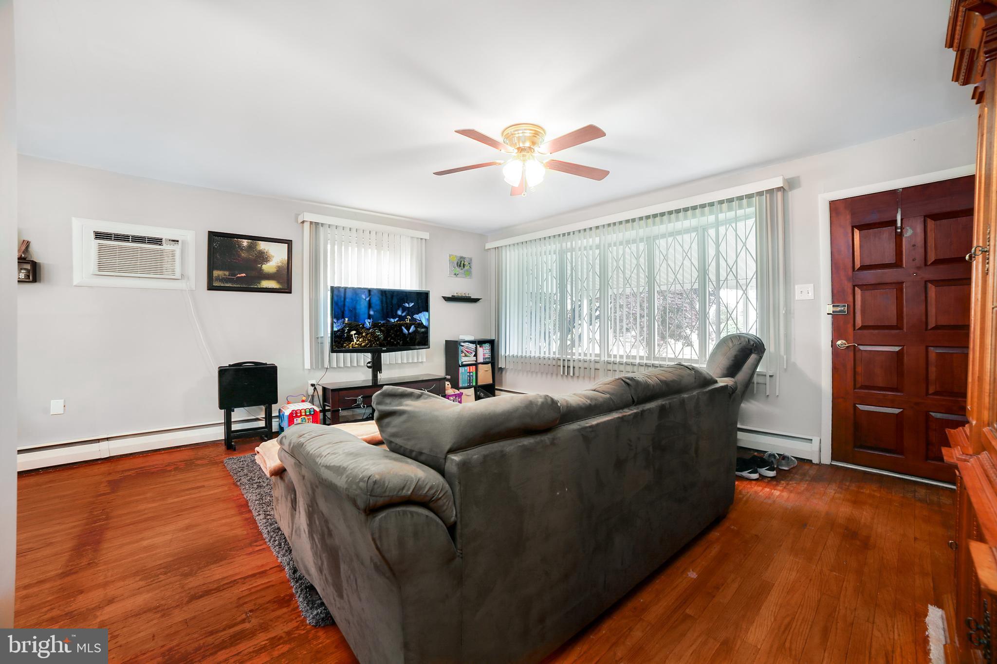 10122 Proctor Road Philadelphia, PA 19116 - Photo 5 of 27 Gallery Image 5
