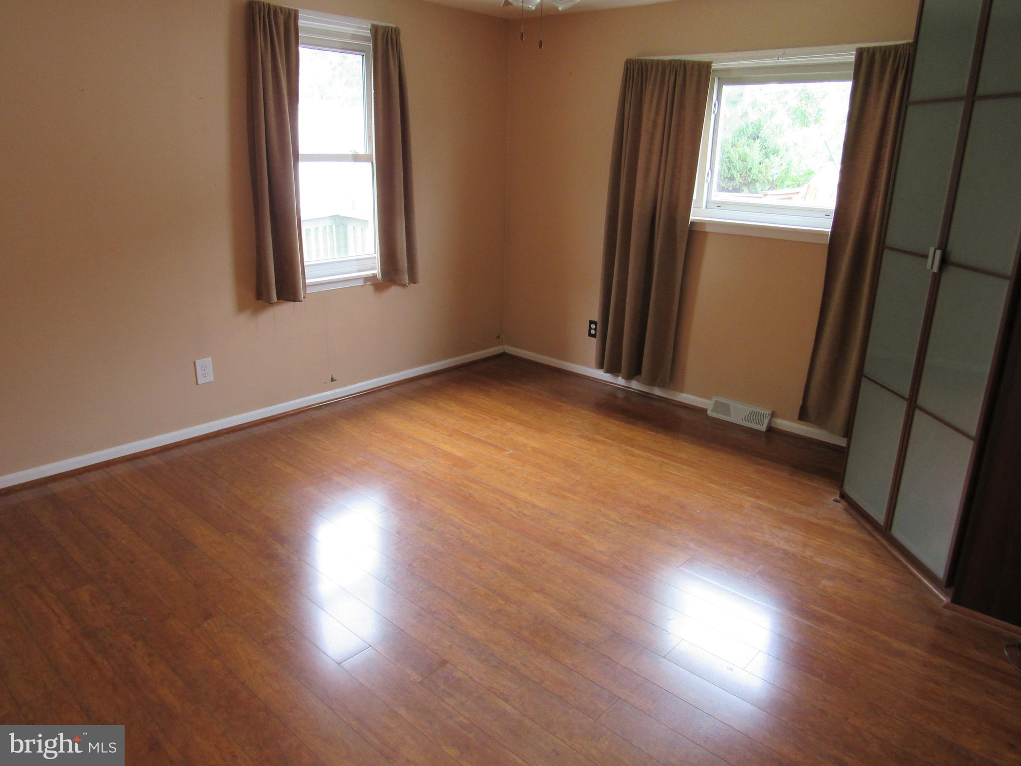 944 Woodlynn Road Baltimore, MD 21221 - Photo 8 of 13 Bedroom