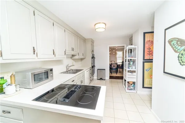 $7,950 | 143 East Avenue, Unit 143, New Canaan, CT 06840