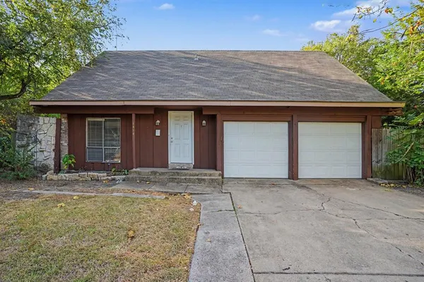 $1,950 | 1414 Finley Road, Irving, TX 75062