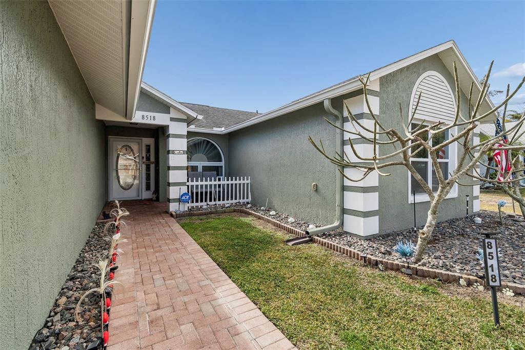 8518 Yearling Lane New Port Richey, FL 34653 - Photo 4 of 37