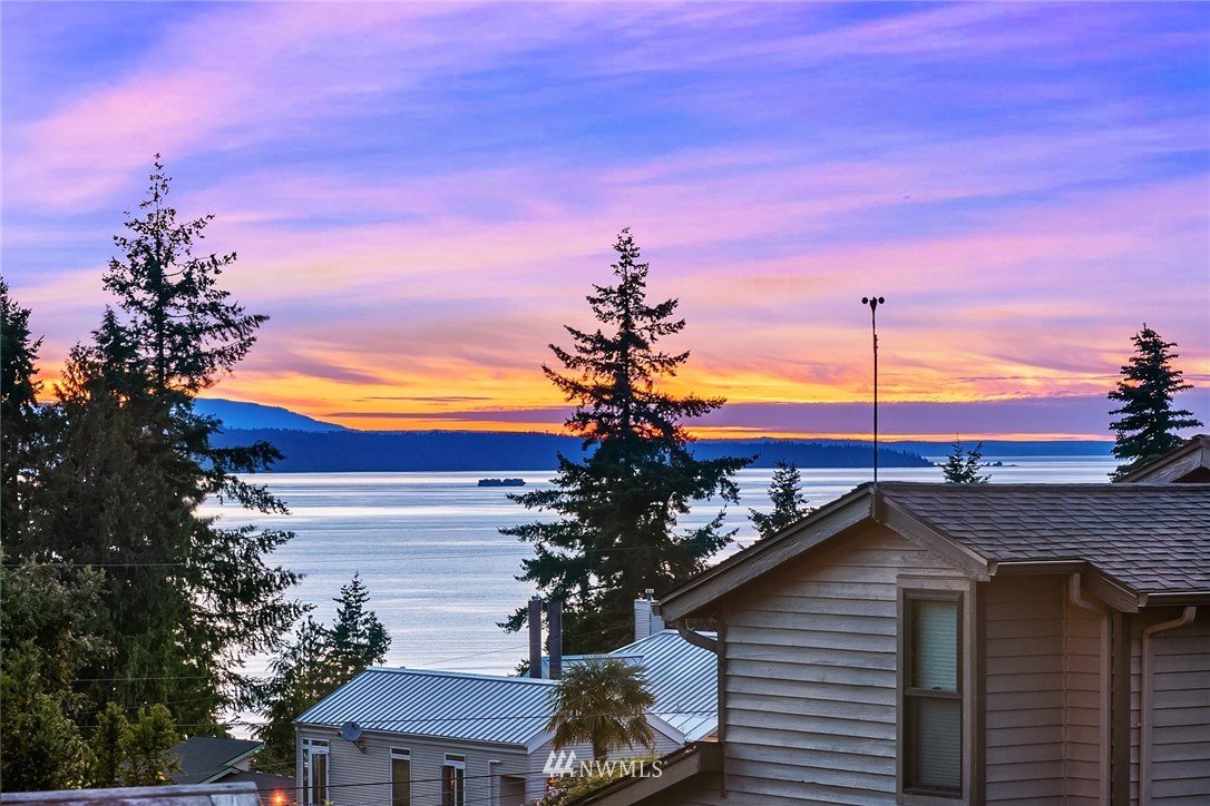 9221 190th Street Southwest Edmonds, WA 98020 - Photo 4 of 39 Gallery Image 4