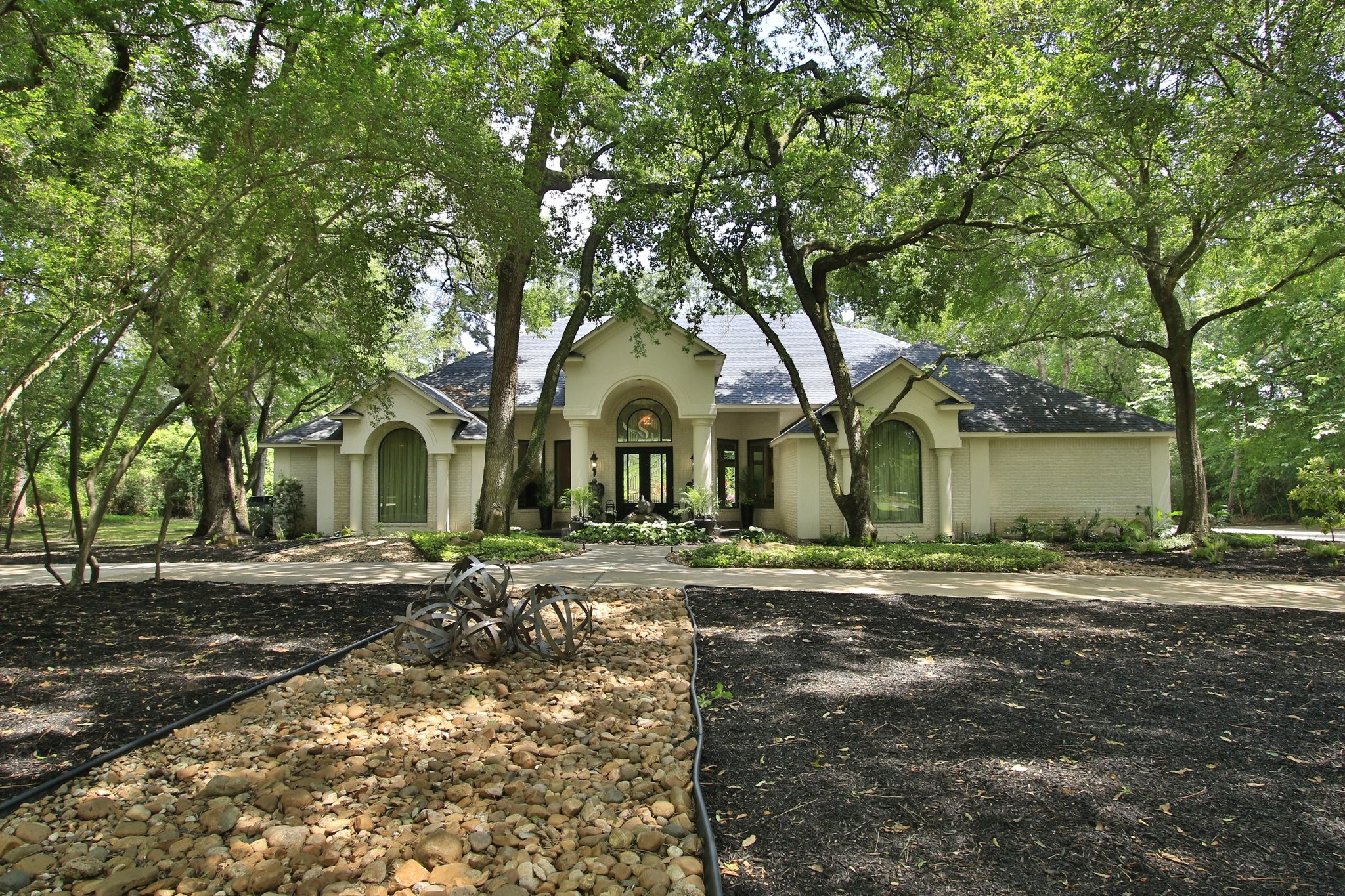 Discover your ideal entertainer's haven at 17511 Seidel.  This is a house you must see to appreciate!