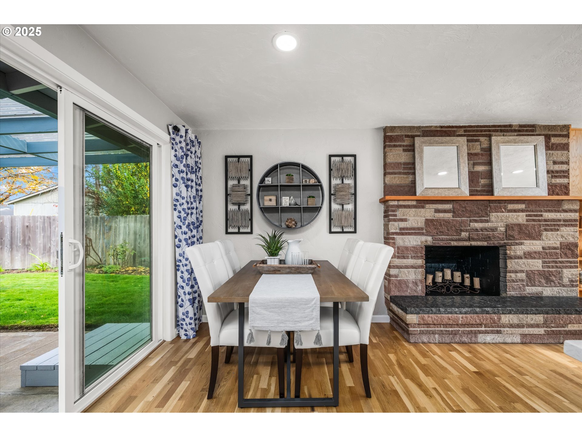 1637 Larkspur Loop Eugene, OR 97401 - Photo 11 of 48 Dining Room