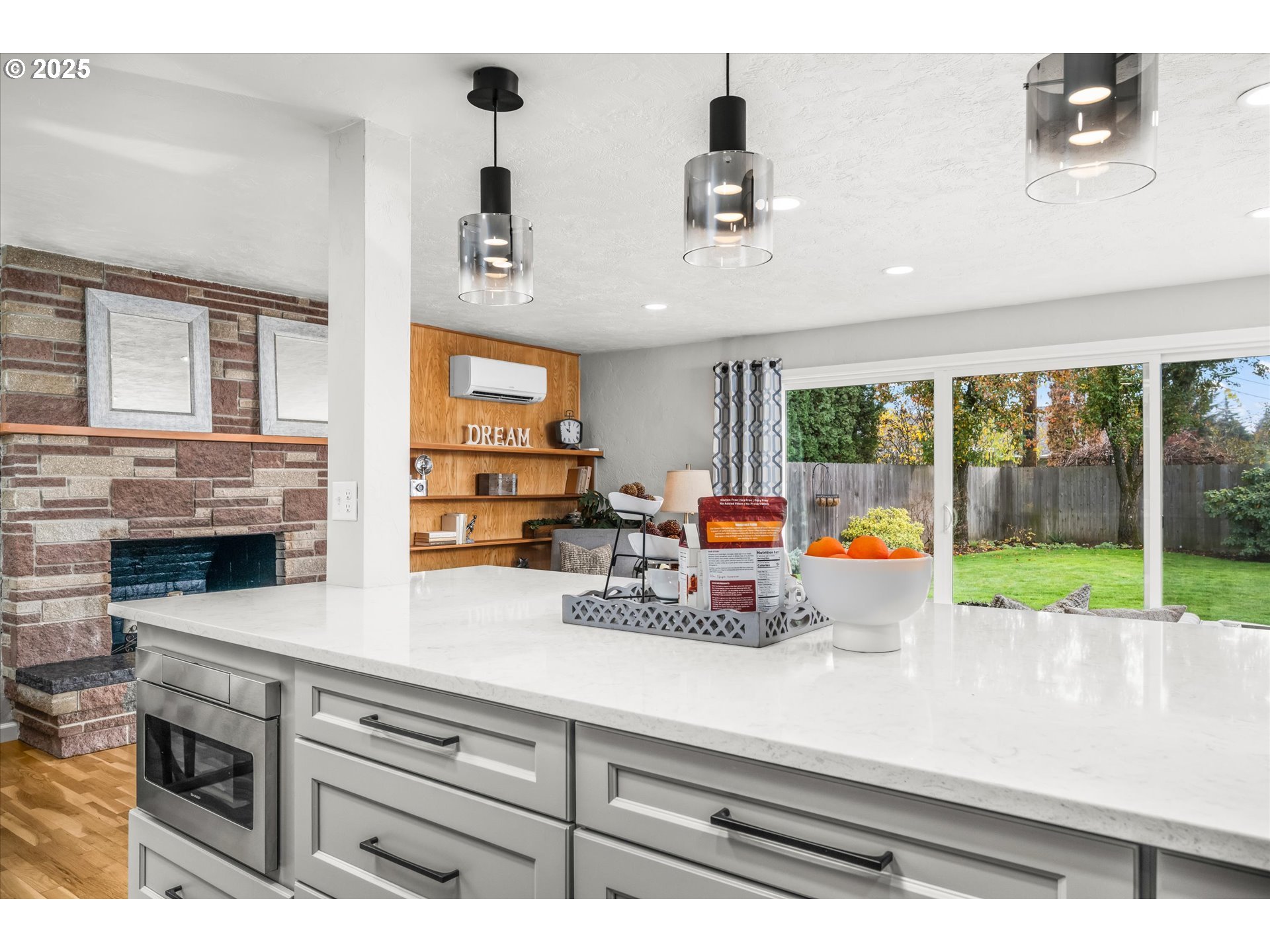 1637 Larkspur Loop Eugene, OR 97401 - Photo 14 of 48 Kitchen/Living Room