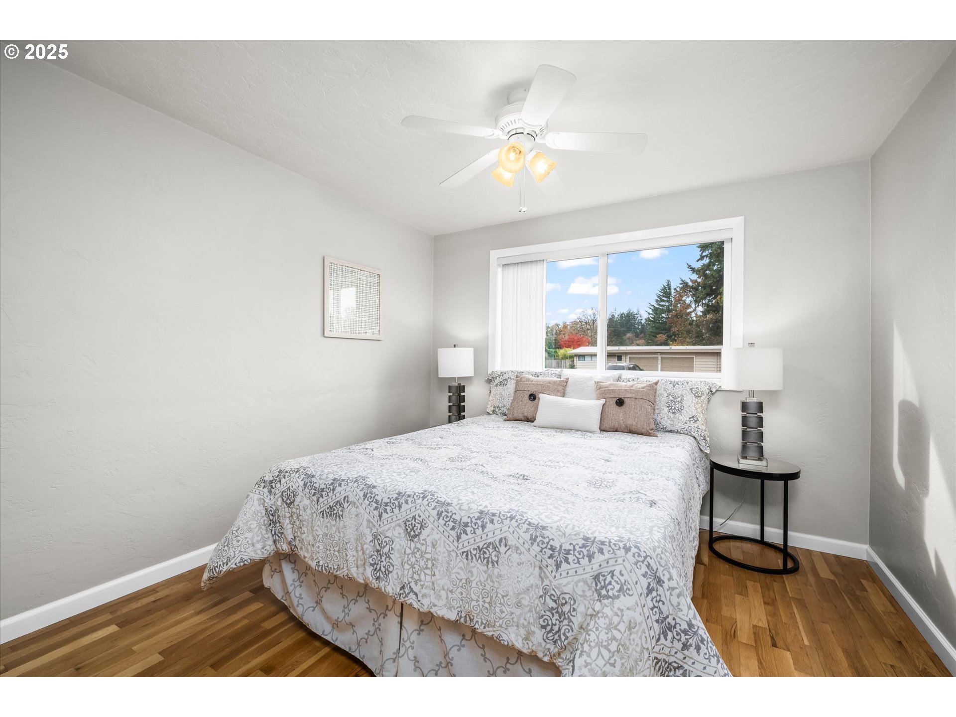 1637 Larkspur Loop Eugene, OR 97401 - Photo 16 of 48 Bedroom, Primary