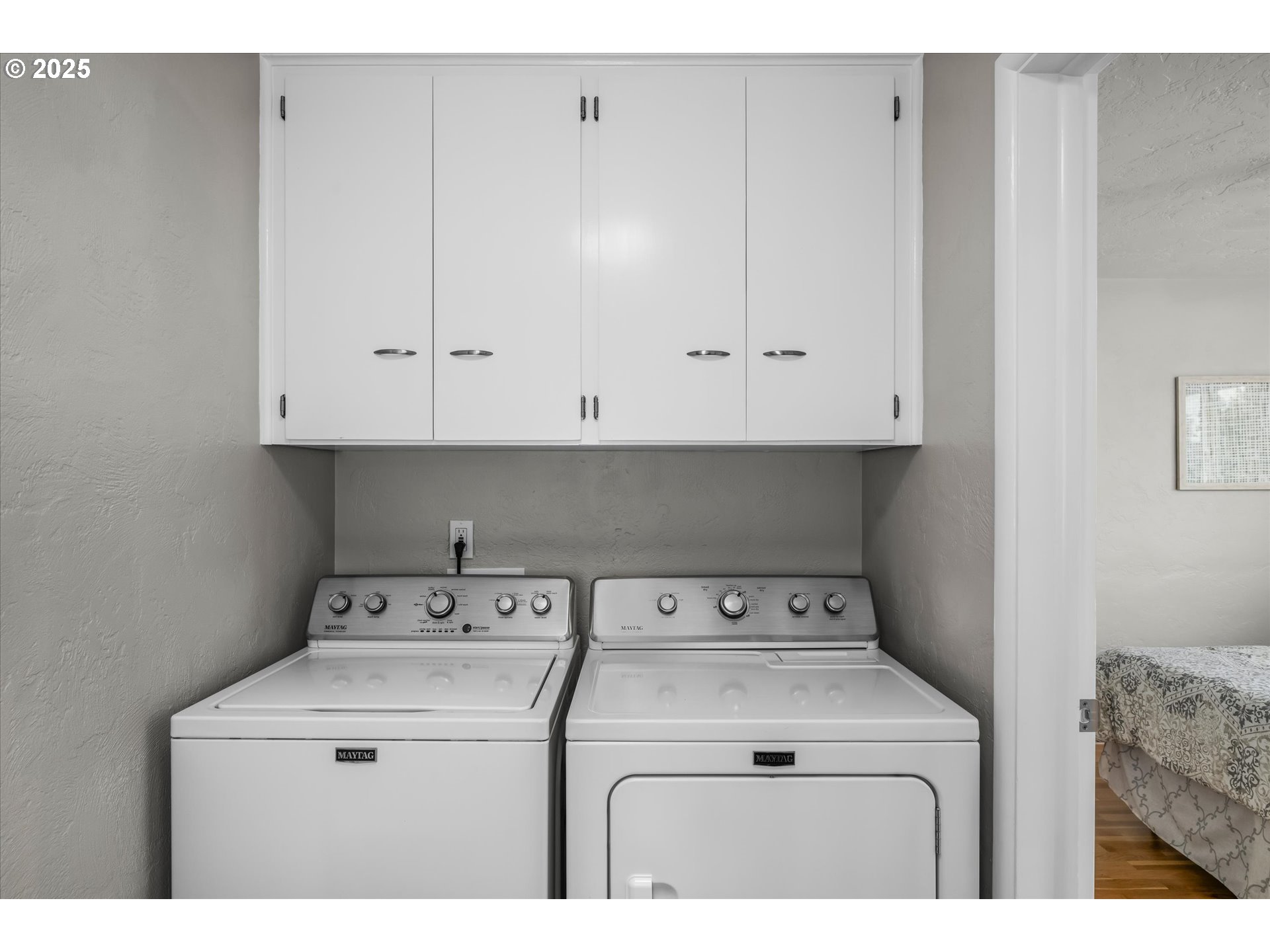 1637 Larkspur Loop Eugene, OR 97401 - Photo 26 of 48 Laundry