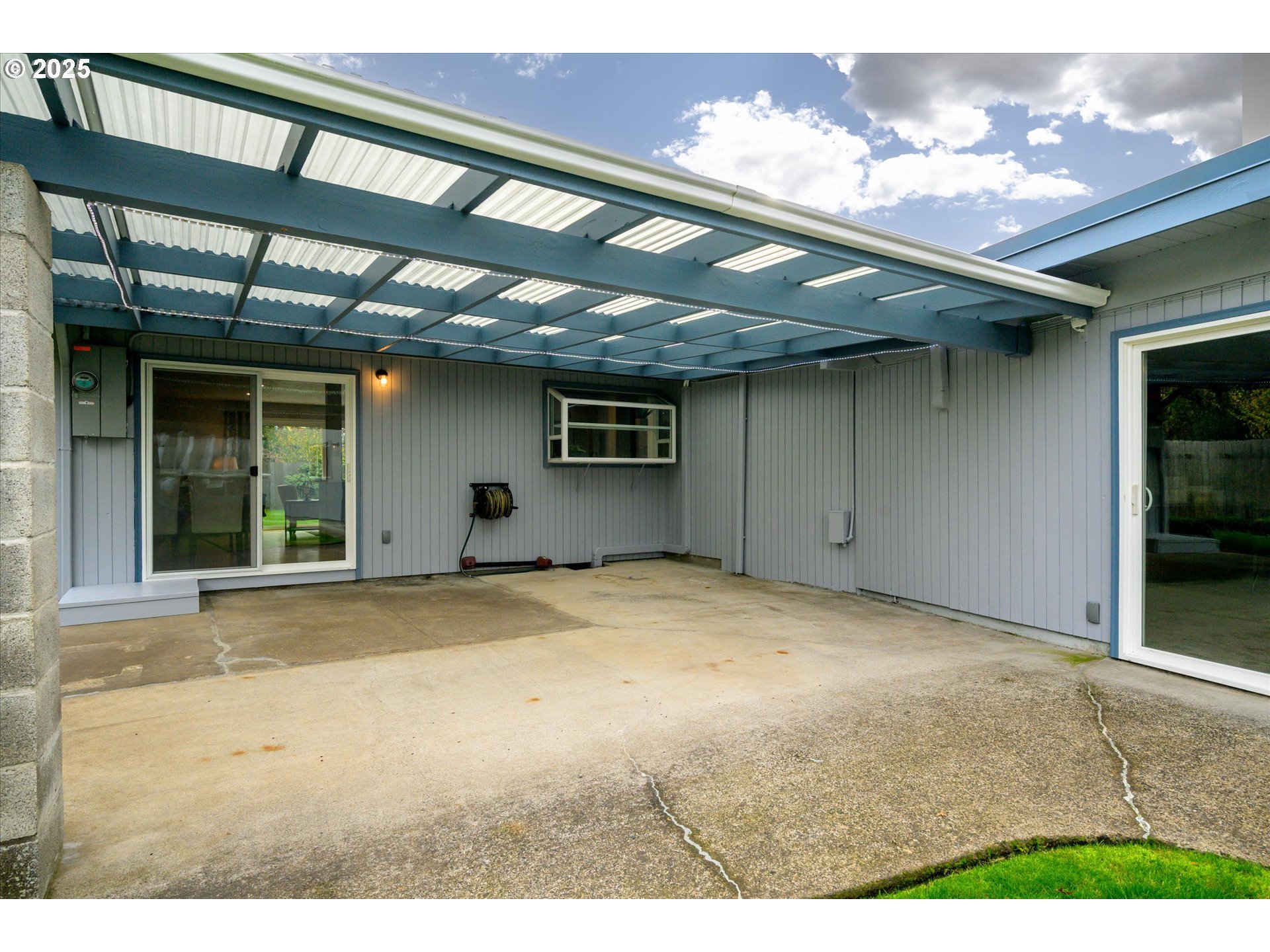 1637 Larkspur Loop Eugene, OR 97401 - Photo 27 of 48 Covered Patio