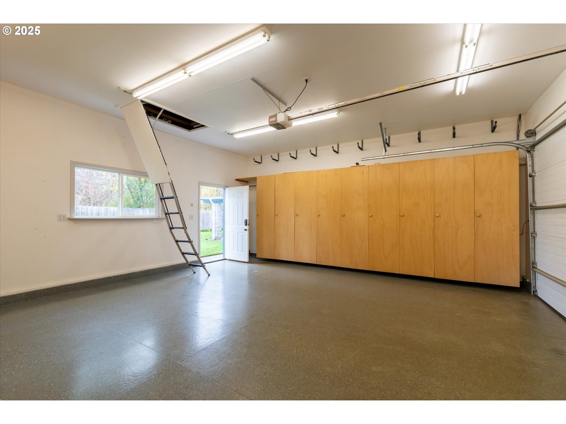 1637 Larkspur Loop Eugene, OR 97401 - Photo 31 of 48 Garden