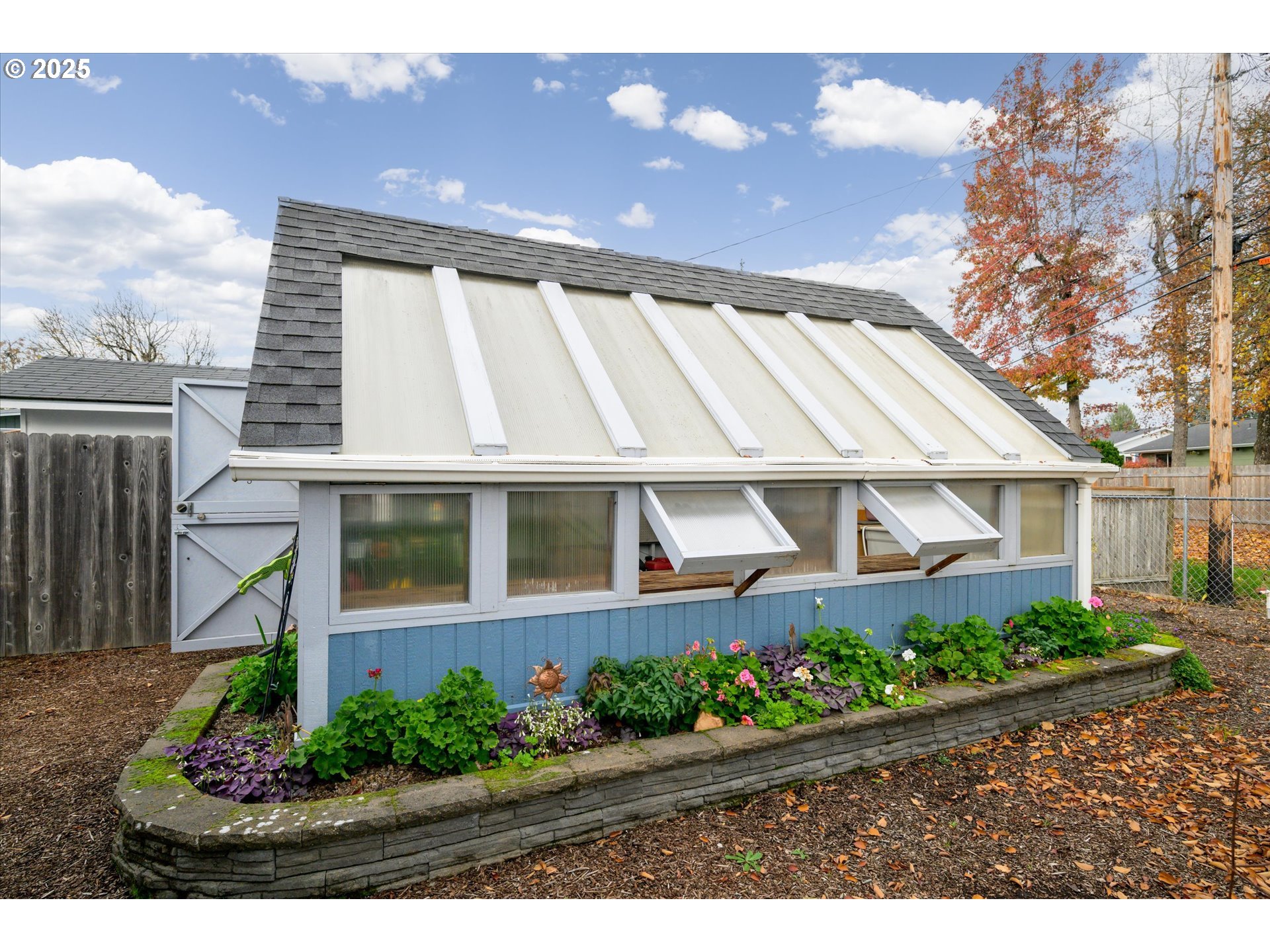 1637 Larkspur Loop Eugene, OR 97401 - Photo 36 of 48 Greenhouse