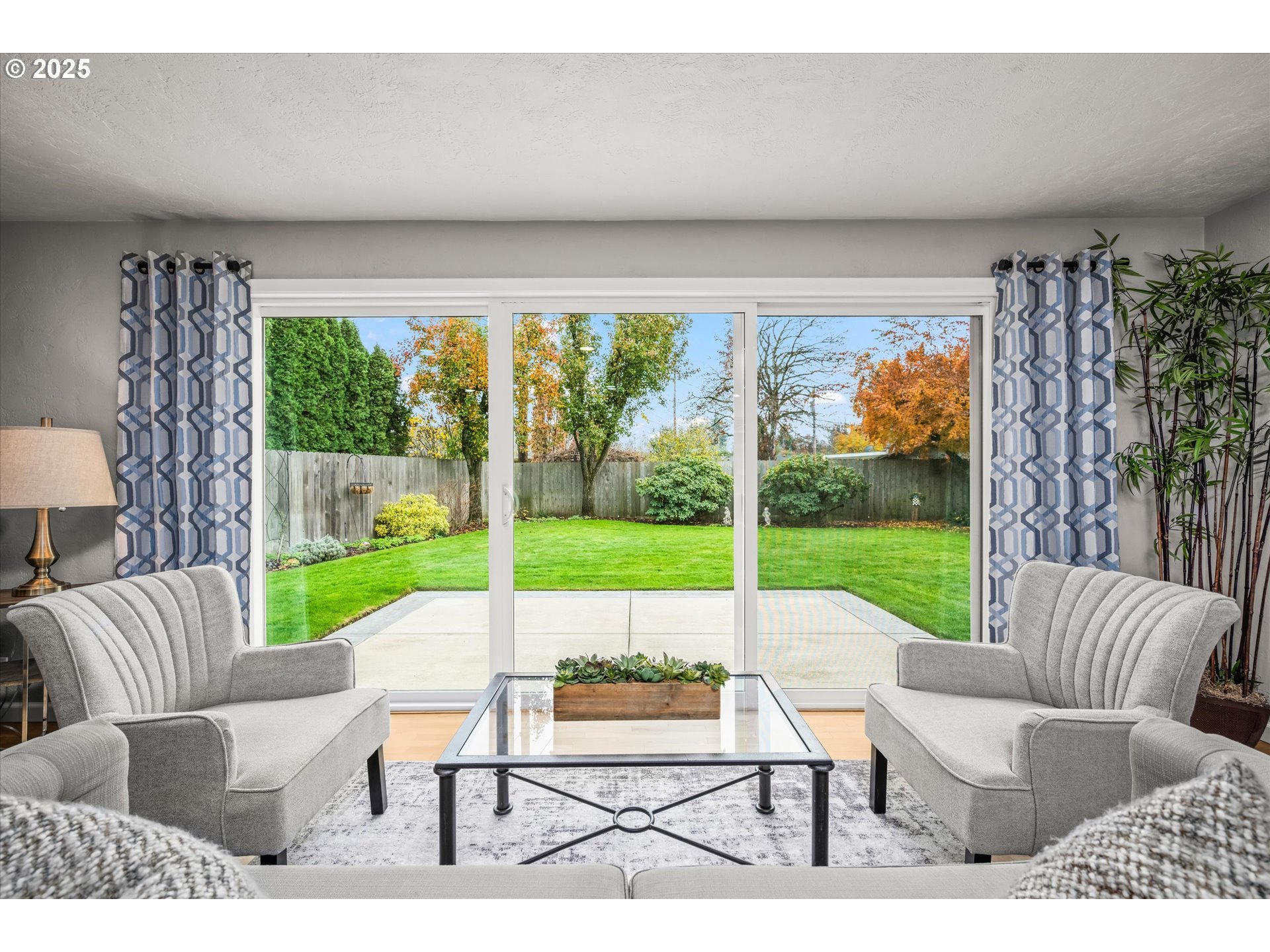 1637 Larkspur Loop Eugene, OR 97401 - Photo 4 of 48 Living Room