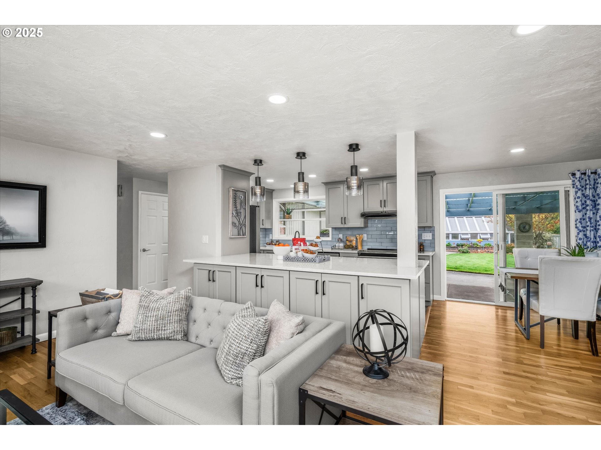 1637 Larkspur Loop Eugene, OR 97401 - Photo 5 of 48