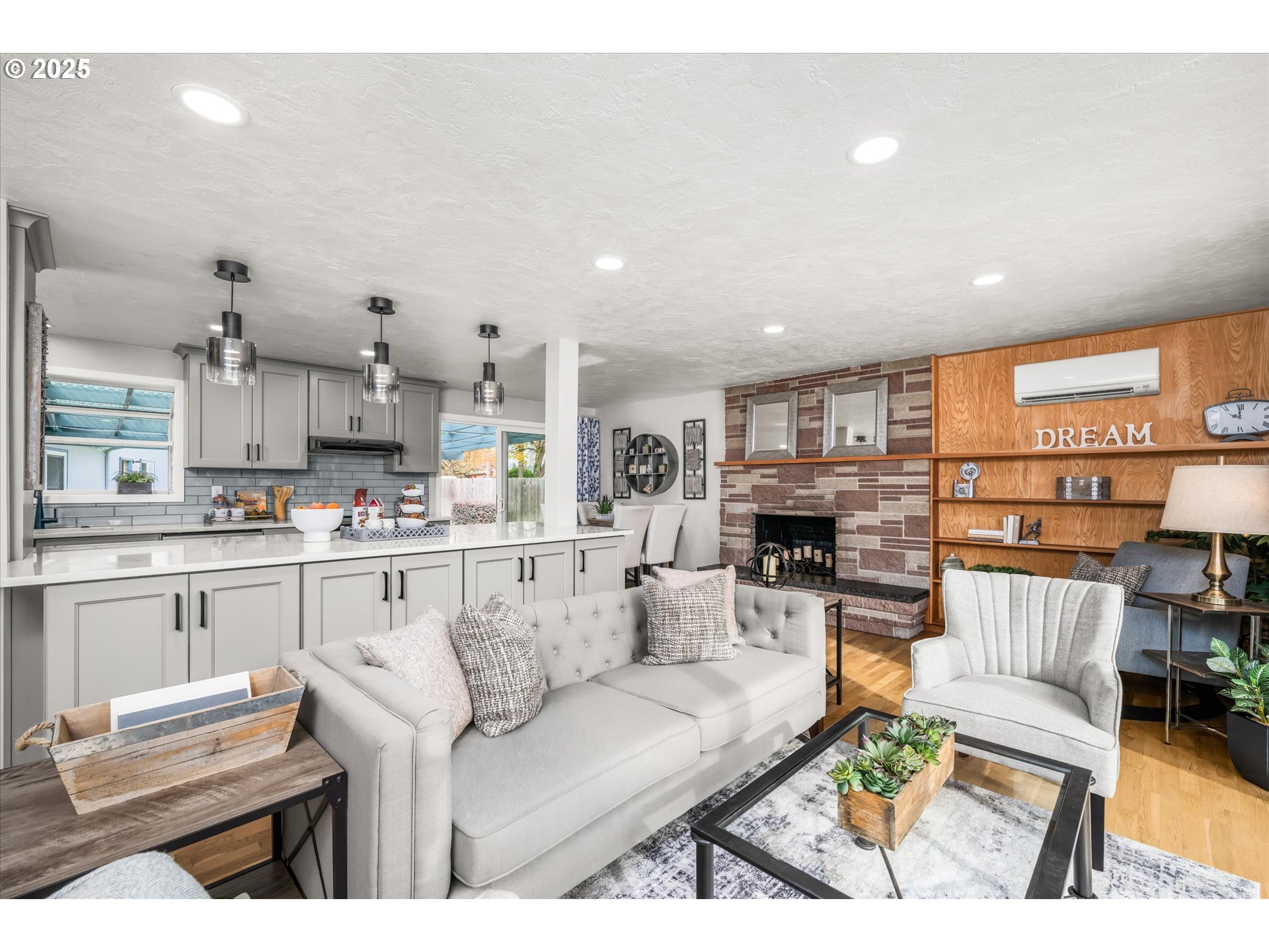 1637 Larkspur Loop Eugene, OR 97401 - Photo 7 of 48