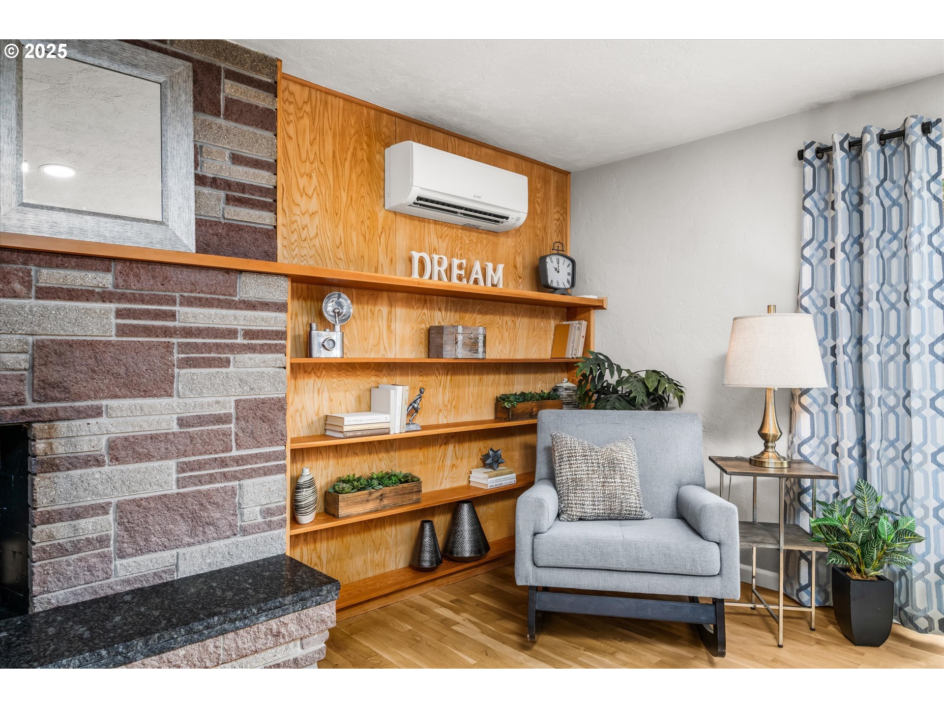 1637 Larkspur Loop Eugene, OR 97401 - Photo 10 of 48 Living Room