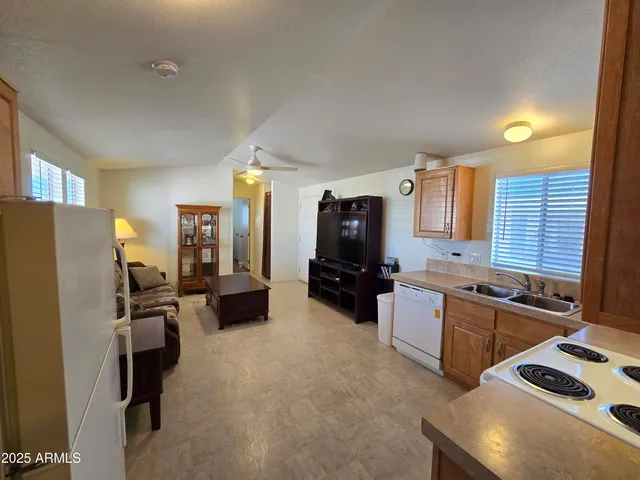 $60,900 | 19802 North 32nd Street, Unit 142, Phoenix, AZ 85050