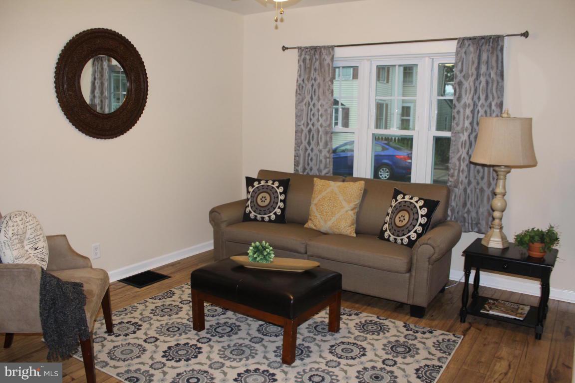 123 East New Street Lititz, PA 17543 - Photo 5 of 51