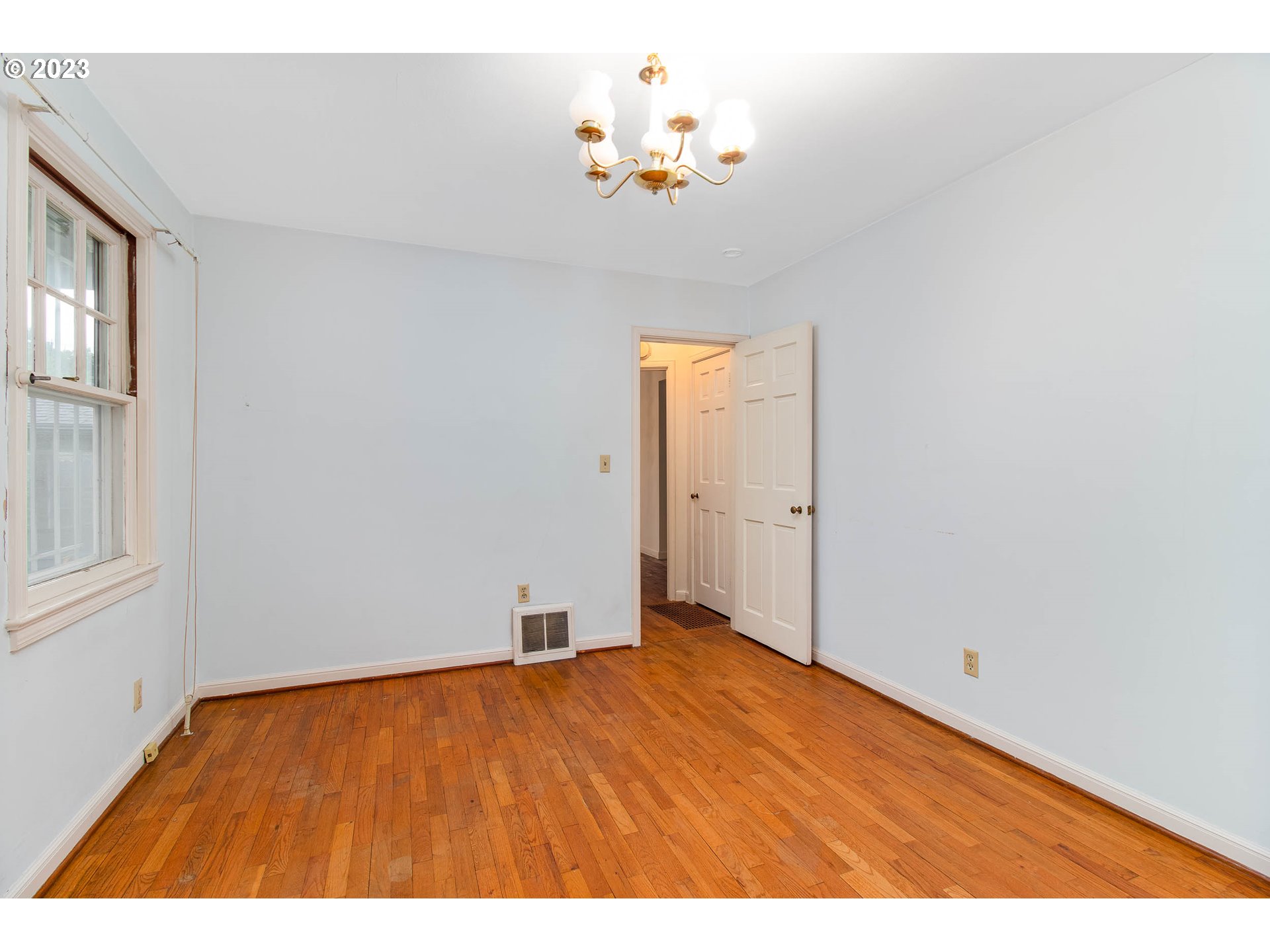 7343 North Foss Avenue Portland, OR 97203 - Photo 16 of 39 a view of an empty room with a window