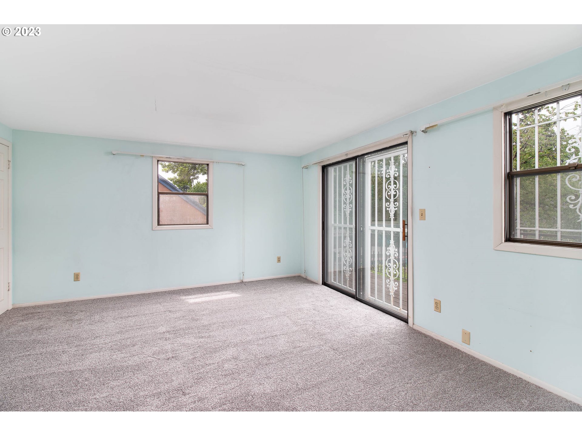 7343 North Foss Avenue Portland, OR 97203 - Photo 20 of 39 a view of an empty room with a window