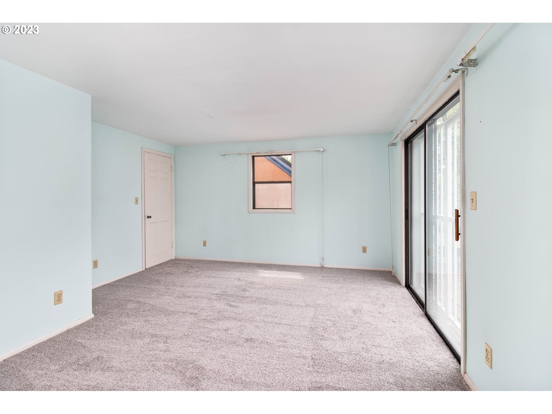 7343 North Foss Avenue Portland, OR 97203 - Photo 21 of 39 a view of an empty room with a window