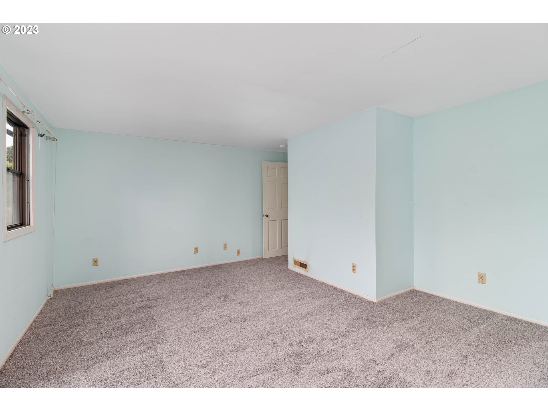 7343 North Foss Avenue Portland, OR 97203 - Photo 22 of 39 a view of an empty room