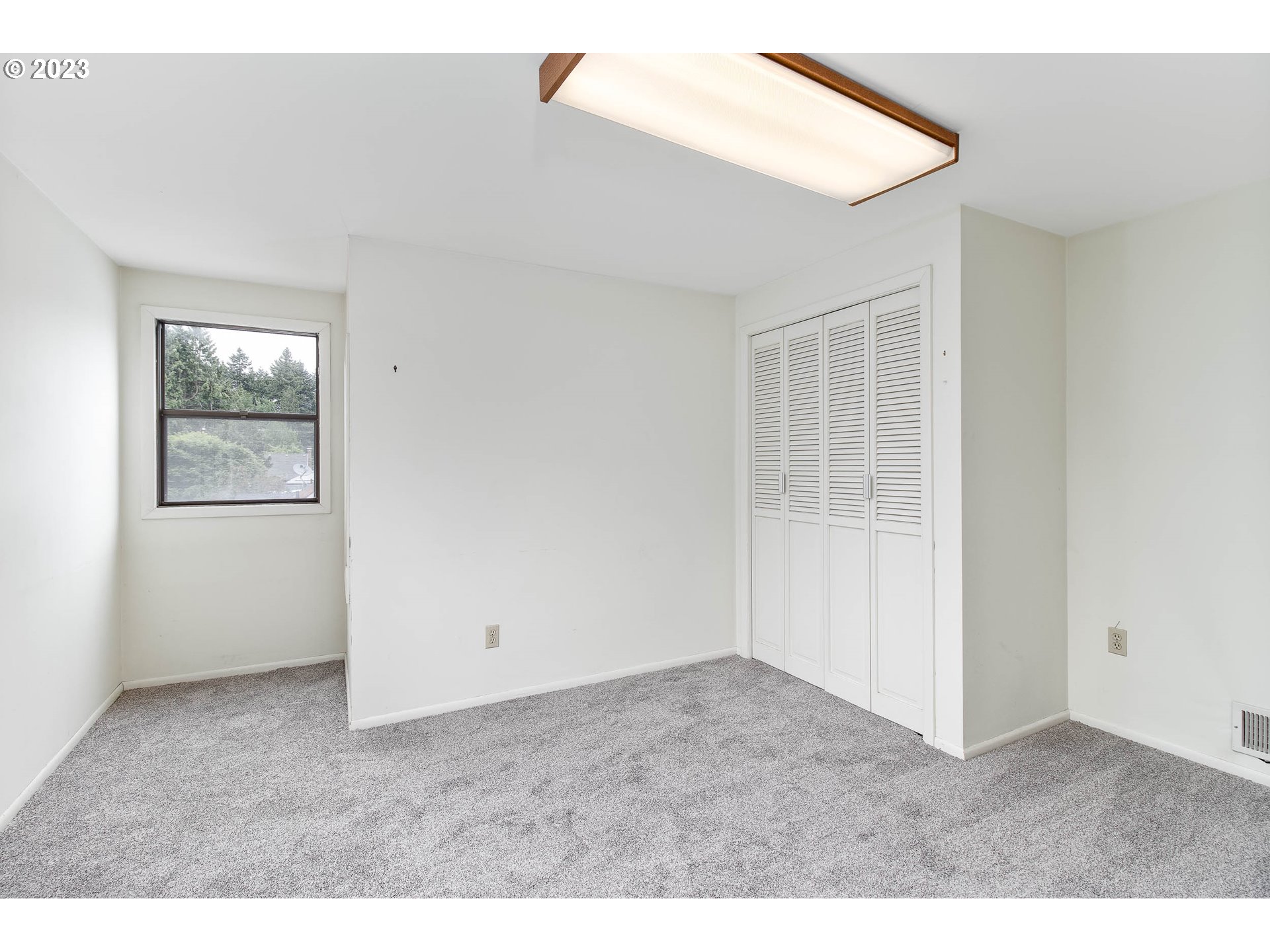 7343 North Foss Avenue Portland, OR 97203 - Photo 24 of 39 an empty room with windows