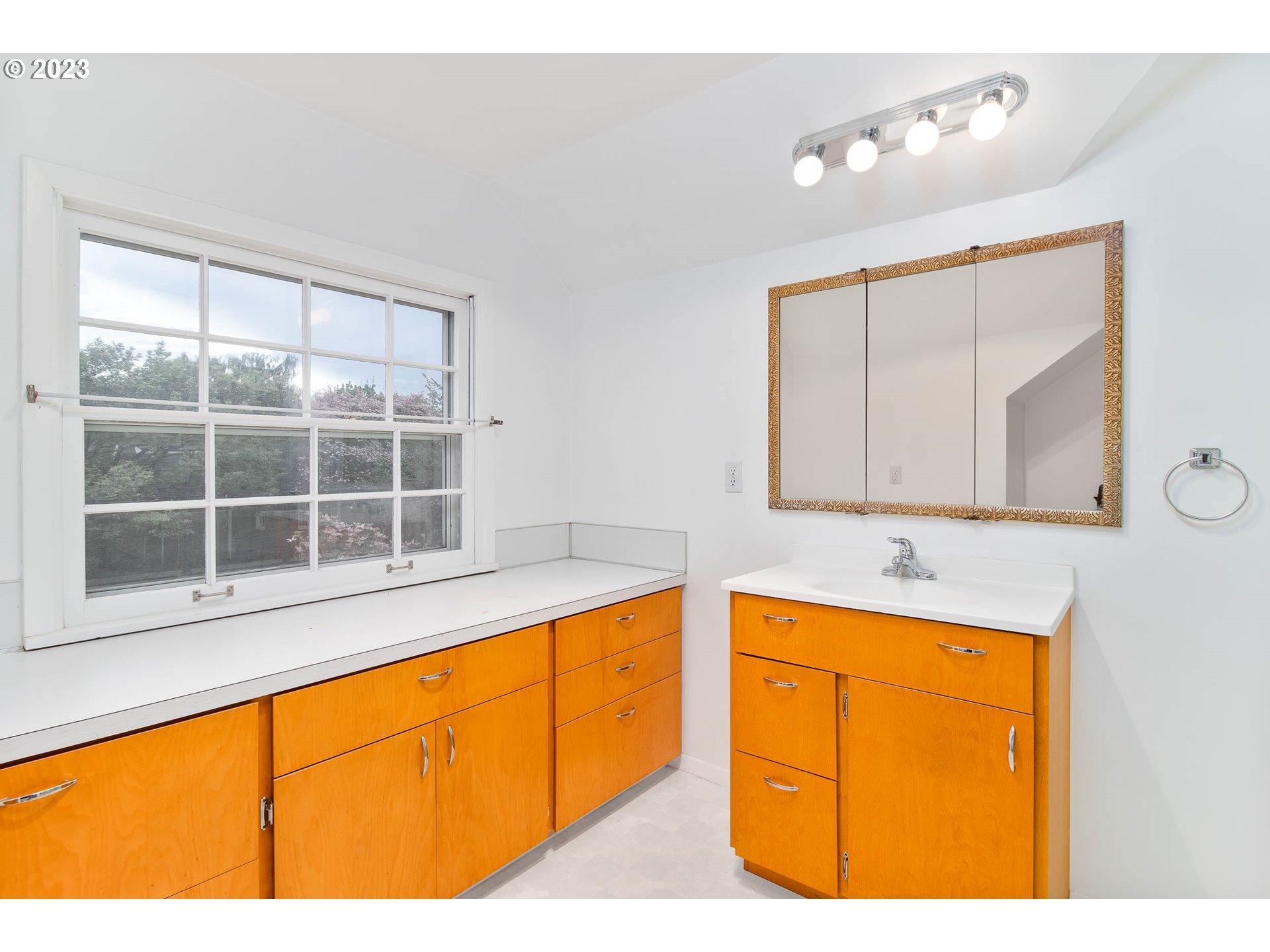 7343 North Foss Avenue Portland, OR 97203 - Photo 26 of 39 a house view with a outdoor space