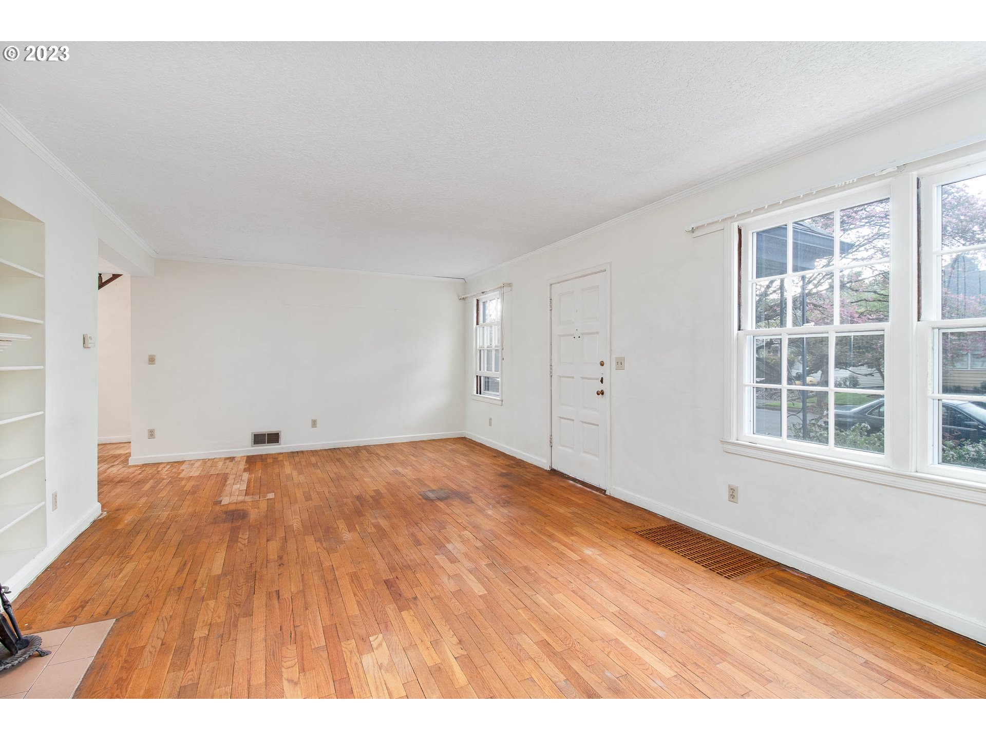 7343 North Foss Avenue Portland, OR 97203 - Photo 7 of 39 an empty room with wooden floor and windows
