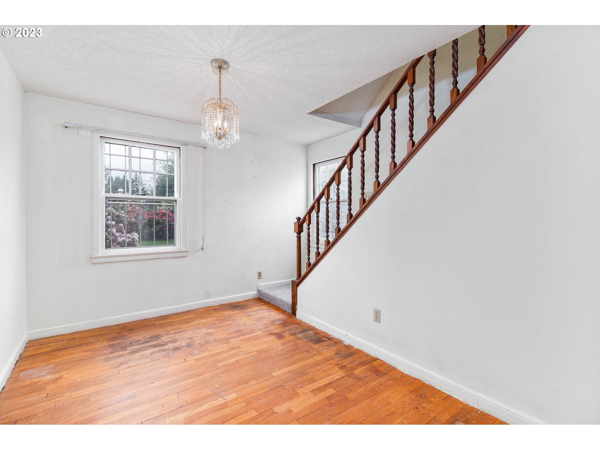 7343 North Foss Avenue Portland, OR 97203 - Photo 9 of 39 a view of an entryway with wooden floor