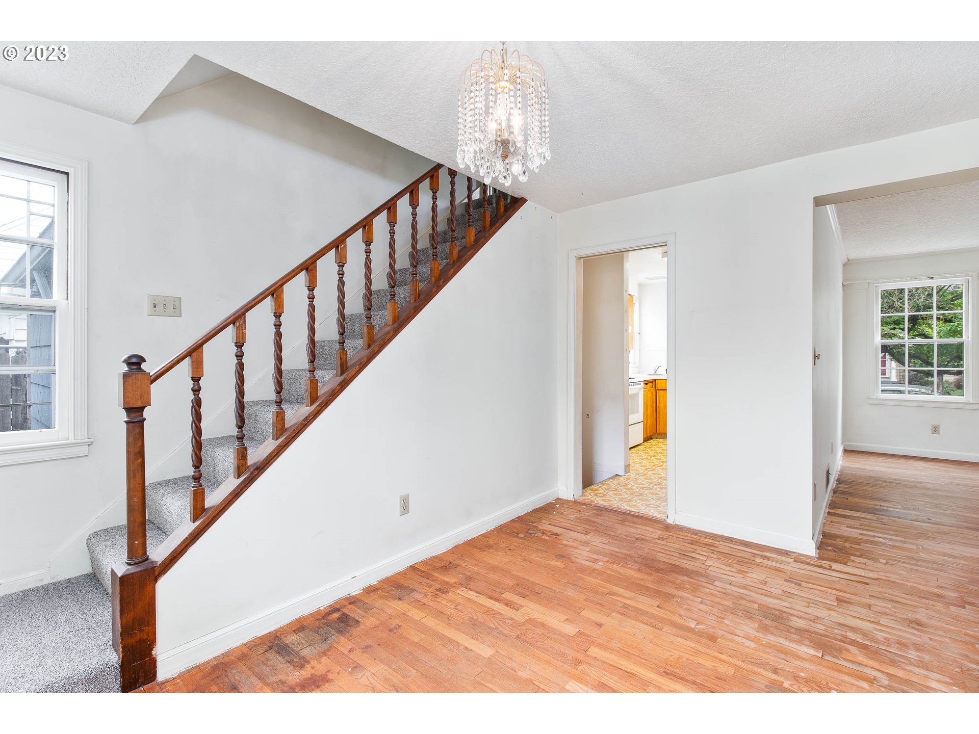7343 North Foss Avenue Portland, OR 97203 - Photo 10 of 39 a view of an entryway with wooden floor