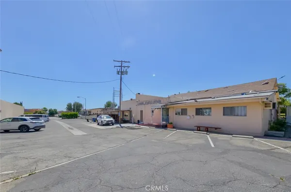 a view of a car in front of house