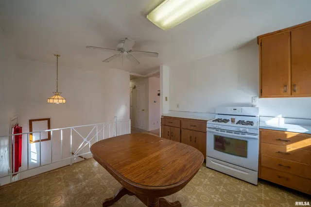 $182,000 | 1617 Holiday Drive, Pekin, IL 61554