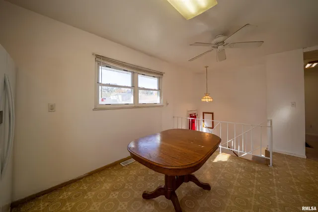 $182,000 | 1617 Holiday Drive, Pekin, IL 61554