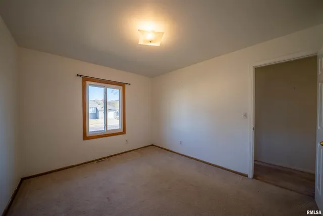 $182,000 | 1617 Holiday Drive, Pekin, IL 61554