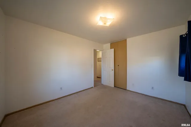 $182,000 | 1617 Holiday Drive, Pekin, IL 61554